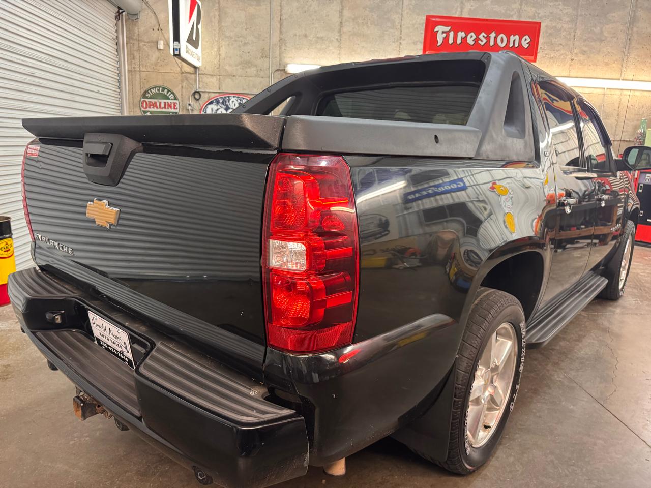 Chevrolet Avalanche LT 4WD 2012