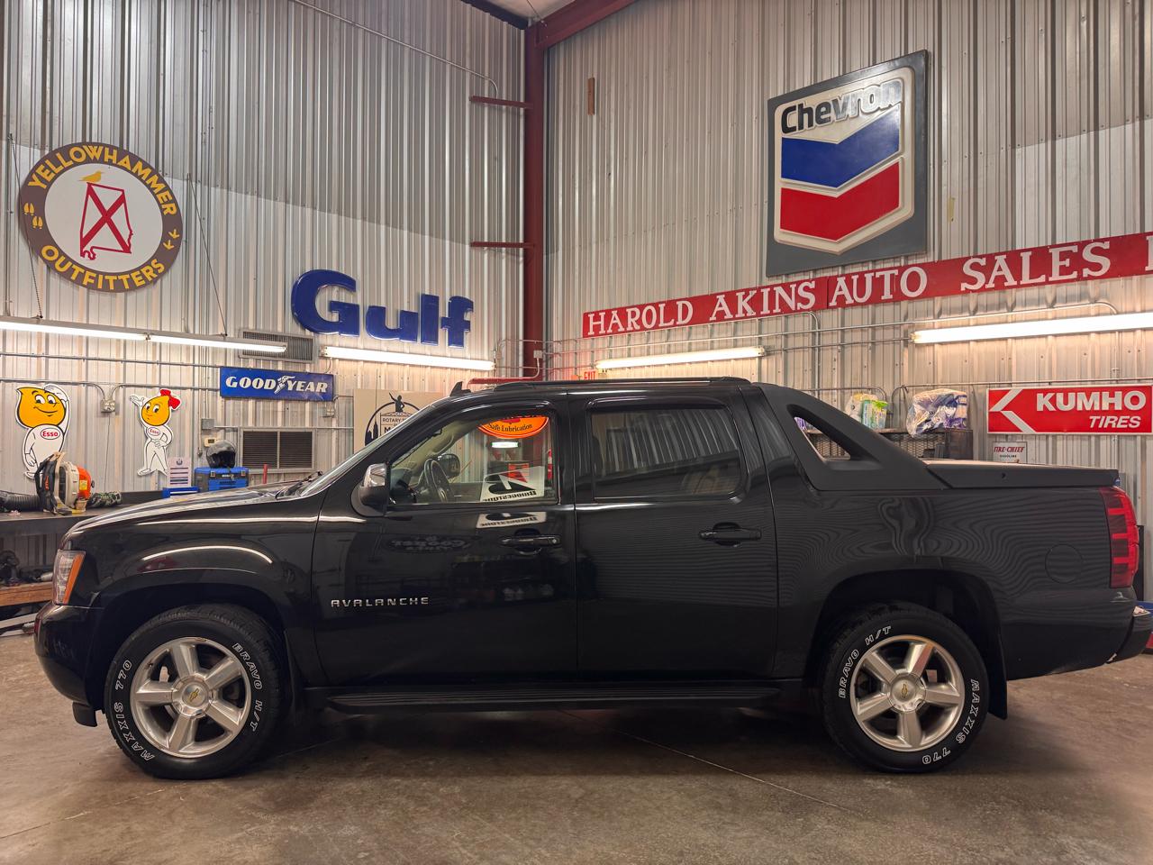 Chevrolet Avalanche LT 4WD 2012