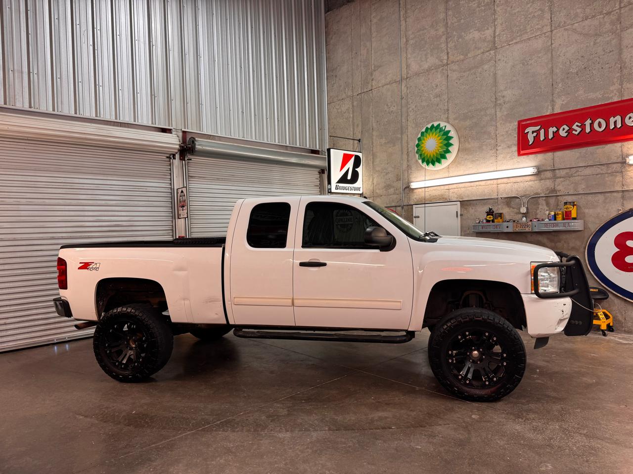 Chevrolet Silverado 1500 LT Ext. Cab Long Box 4WD 2011