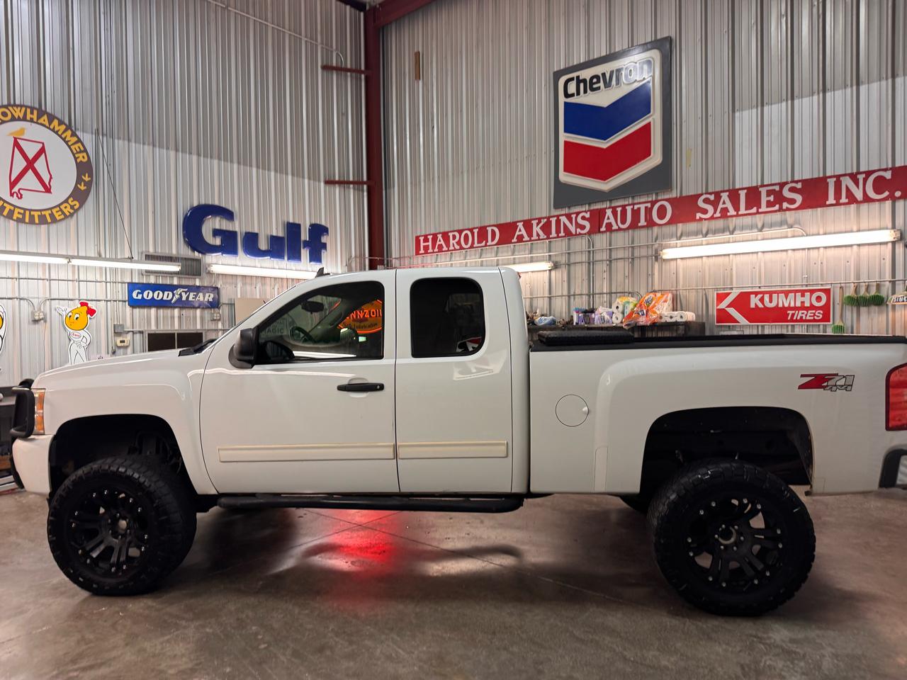 Chevrolet Silverado 1500 LT Ext. Cab Long Box 4WD 2011