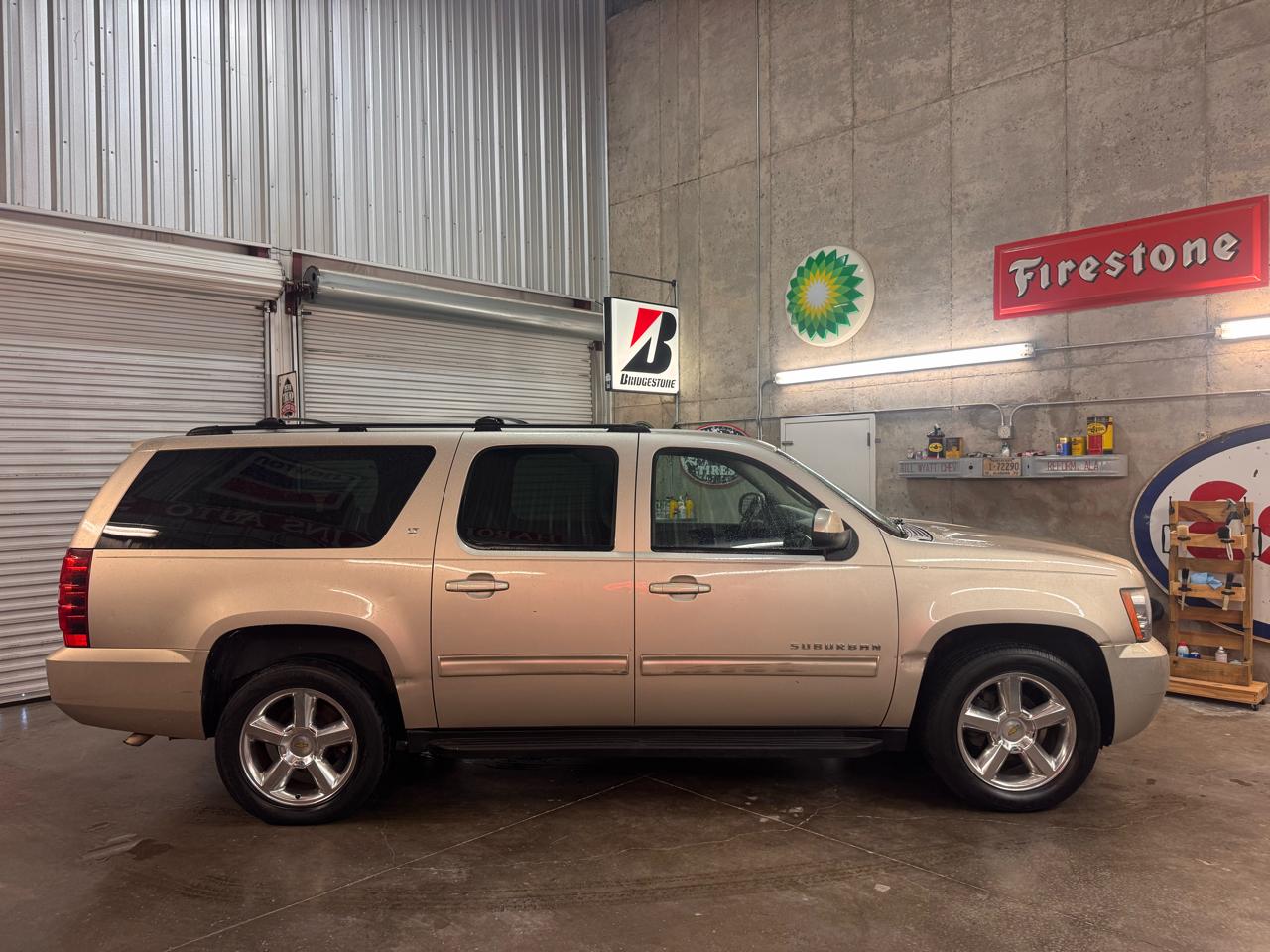 Chevrolet Suburban LT 1500 2WD 2013