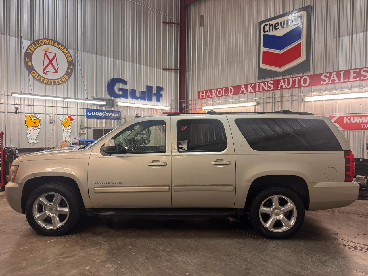 Chevrolet Suburban LT 1500 2WD 2013