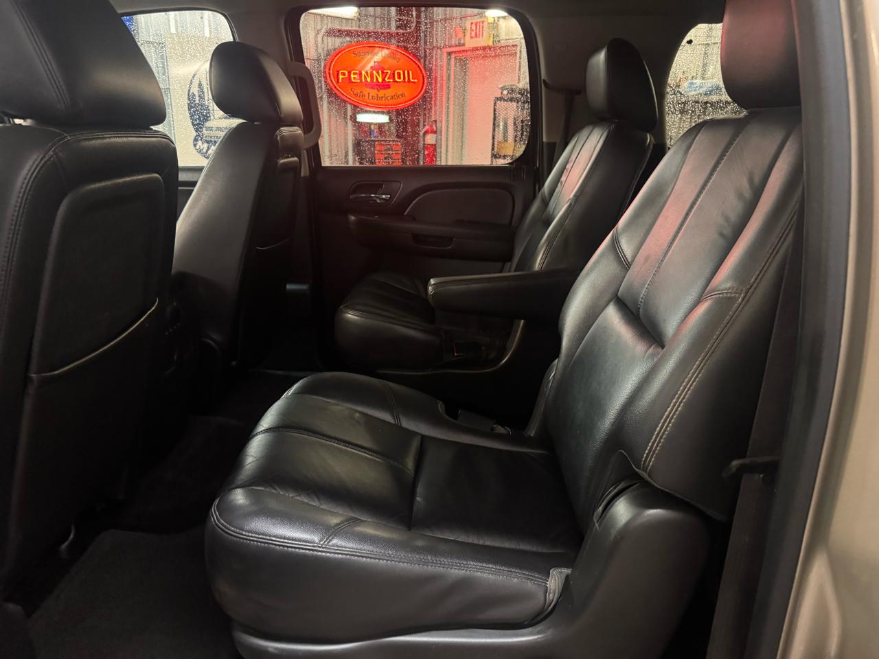 Chevrolet Suburban LT 1500 2WD 2013