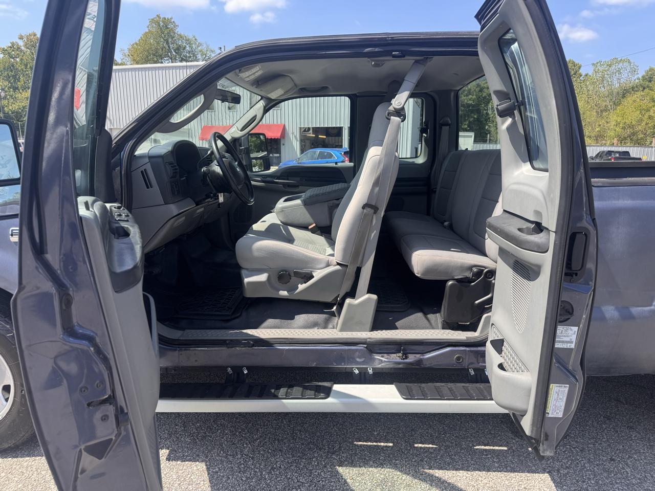 Ford F-250 SD XLT SuperCab Long Bed 2WD 2006