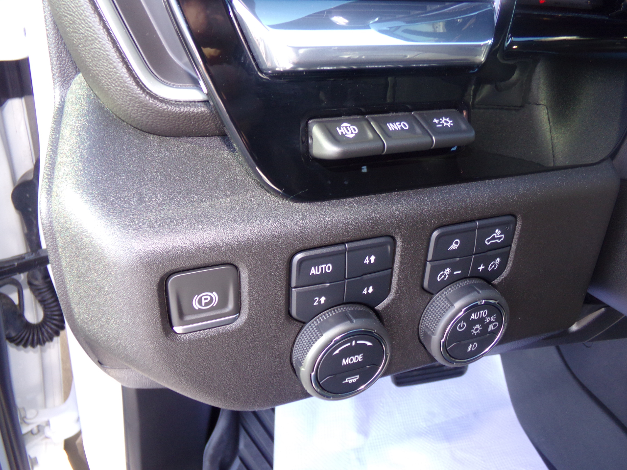 Chevrolet Silverado 3500HD 4WD Crew Cab 159" LTZ 2024