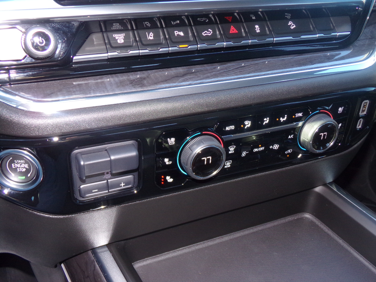 Chevrolet Silverado 3500HD 4WD Crew Cab 159" LTZ 2024