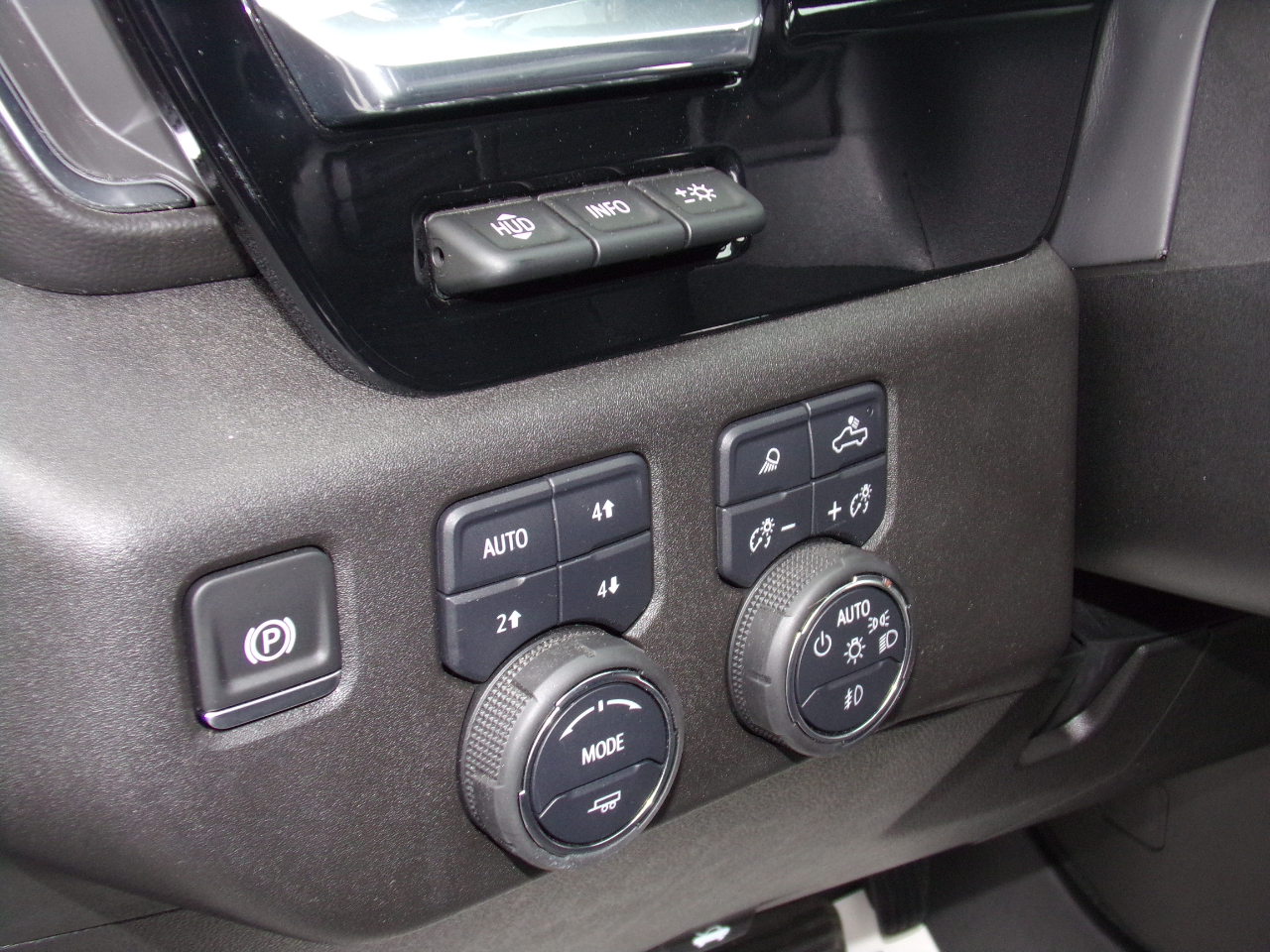 Chevrolet Silverado 3500HD 4WD Crew Cab 159" LTZ 2024