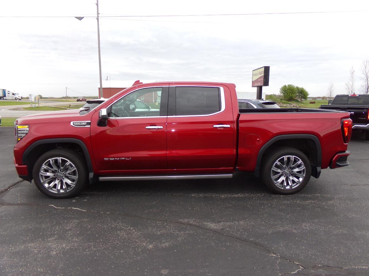GMC Sierra 1500 4WD Crew Cab 147" Denali 2024