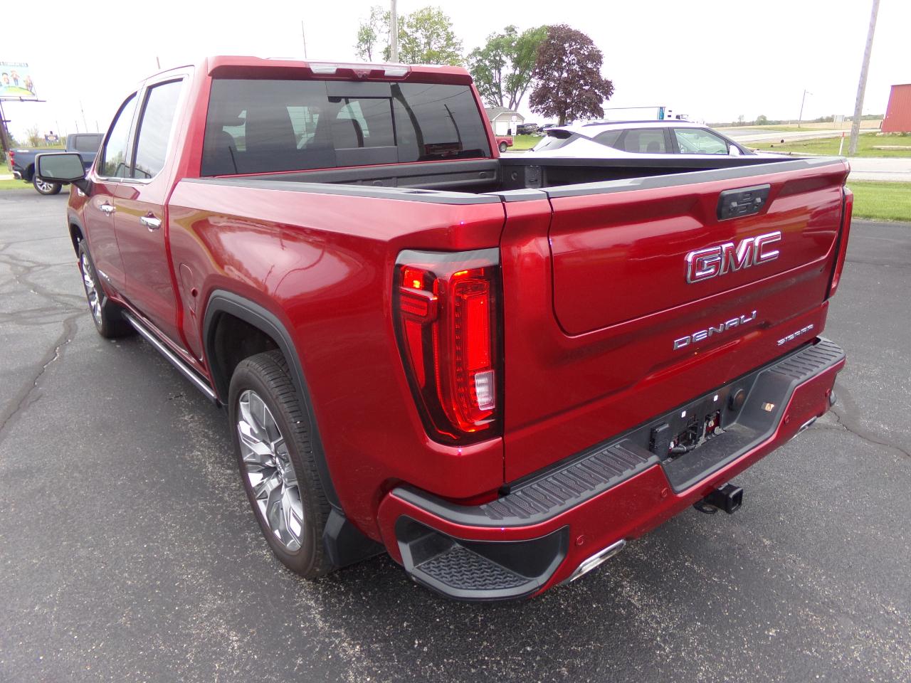 GMC Sierra 1500 4WD Crew Cab 147" Denali 2024
