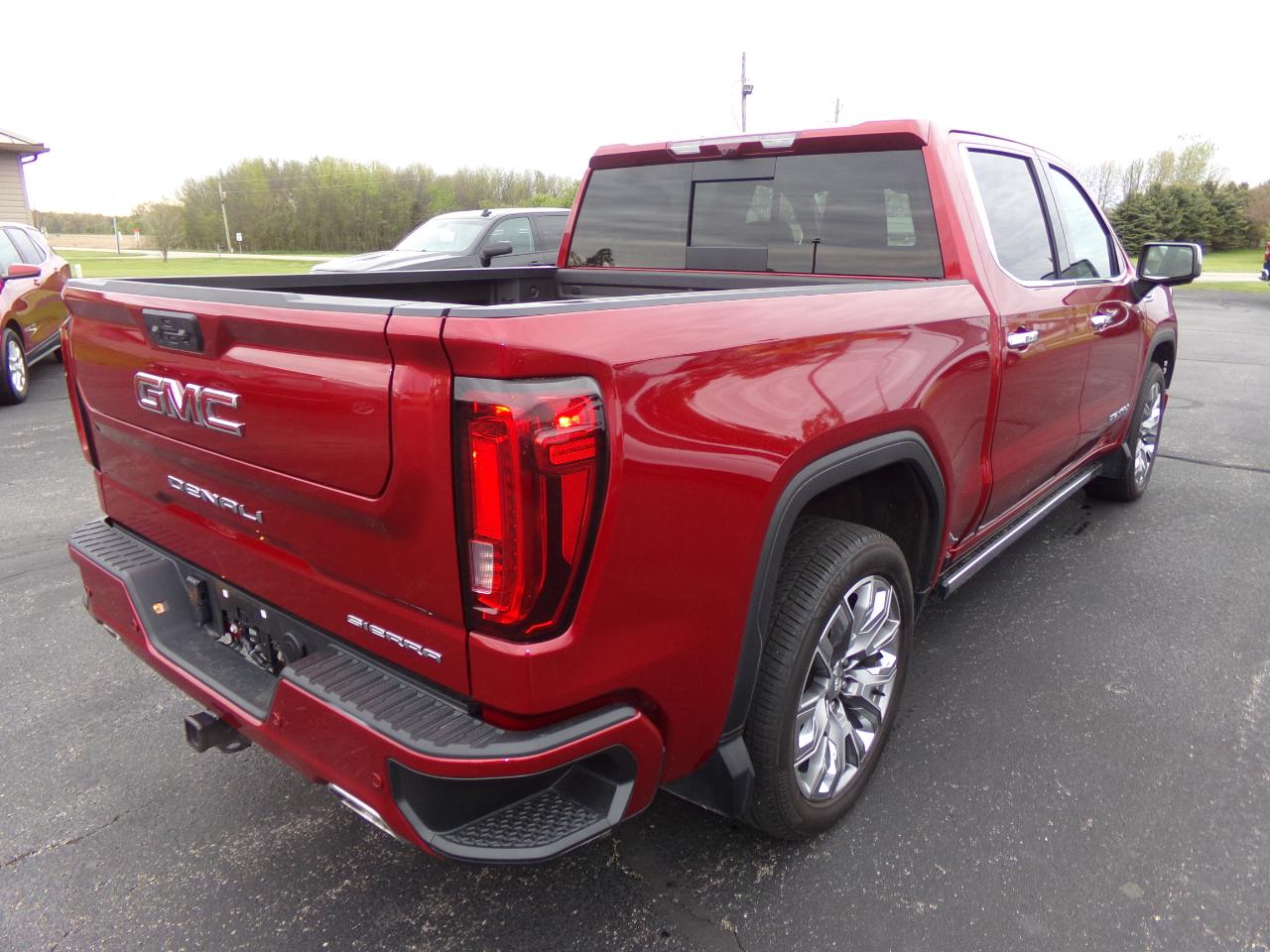 GMC Sierra 1500 4WD Crew Cab 147" Denali 2024