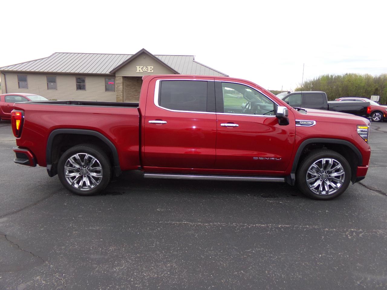 GMC Sierra 1500 4WD Crew Cab 147" Denali 2024