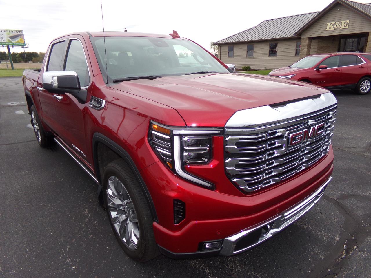 GMC Sierra 1500 4WD Crew Cab 147" Denali 2024