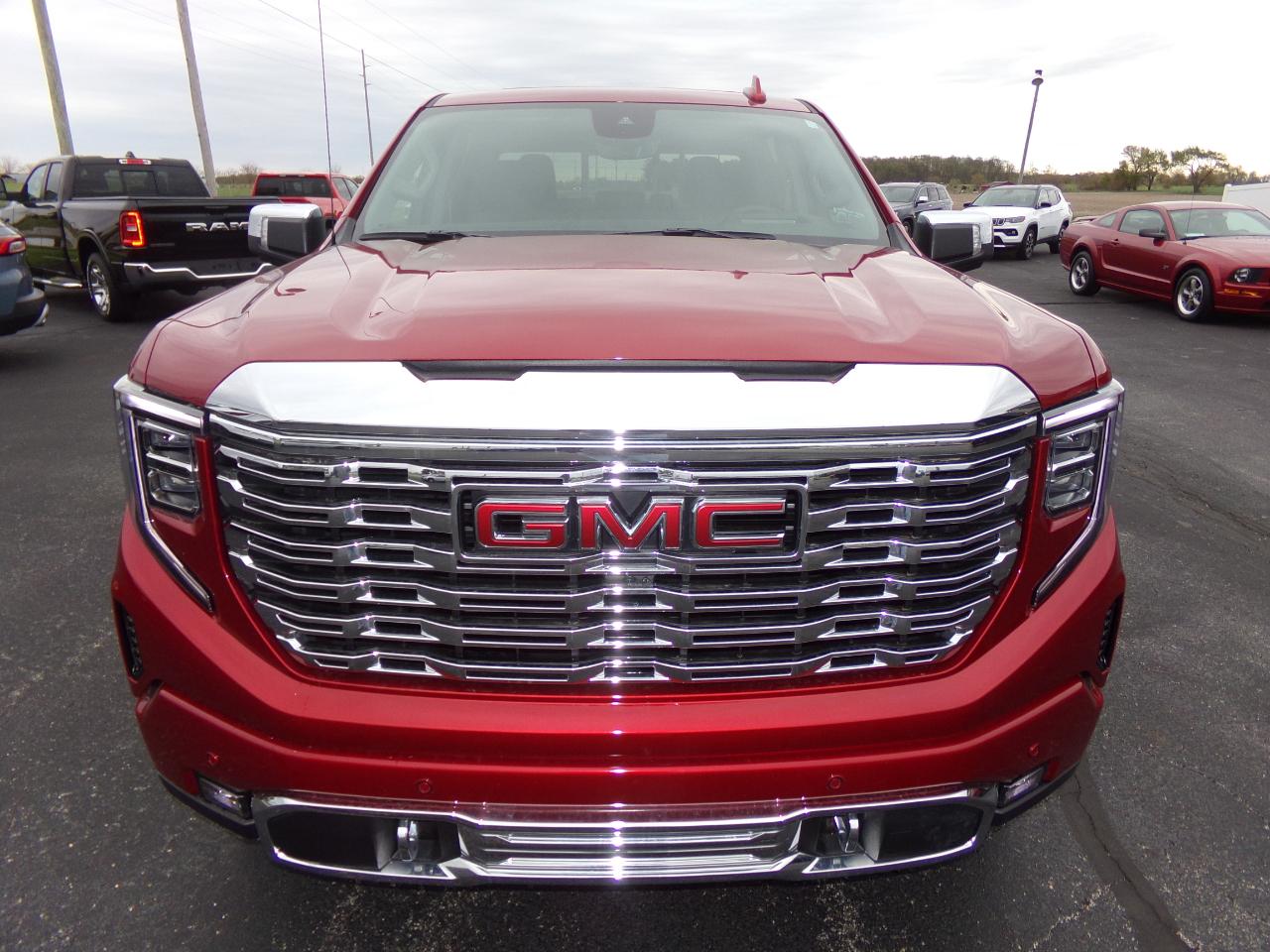 GMC Sierra 1500 4WD Crew Cab 147" Denali 2024
