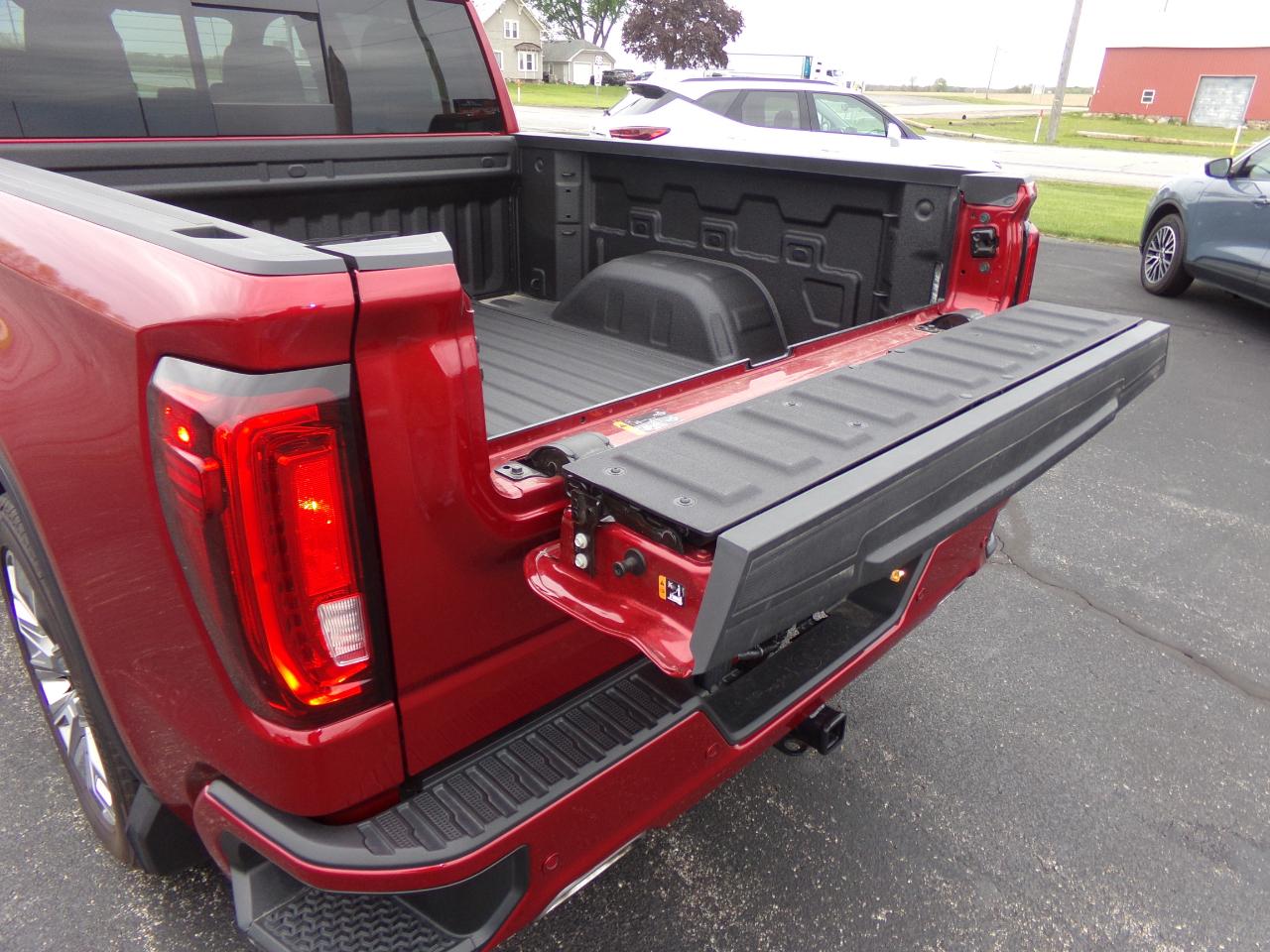 GMC Sierra 1500 4WD Crew Cab 147" Denali 2024