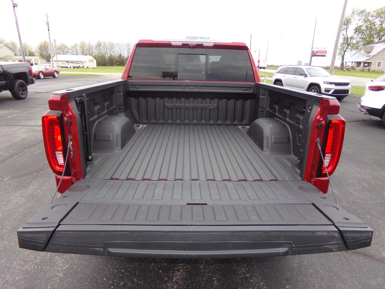 GMC Sierra 1500 4WD Crew Cab 147" Denali 2024
