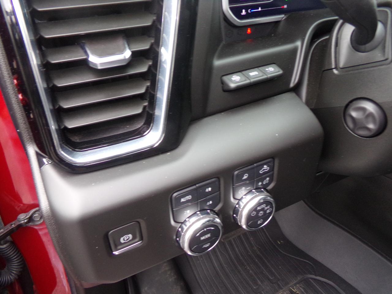 GMC Sierra 1500 4WD Crew Cab 147" Denali 2024