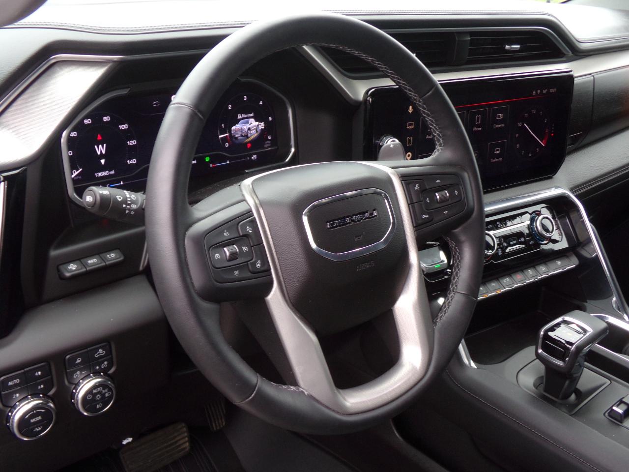 GMC Sierra 1500 4WD Crew Cab 147" Denali 2024