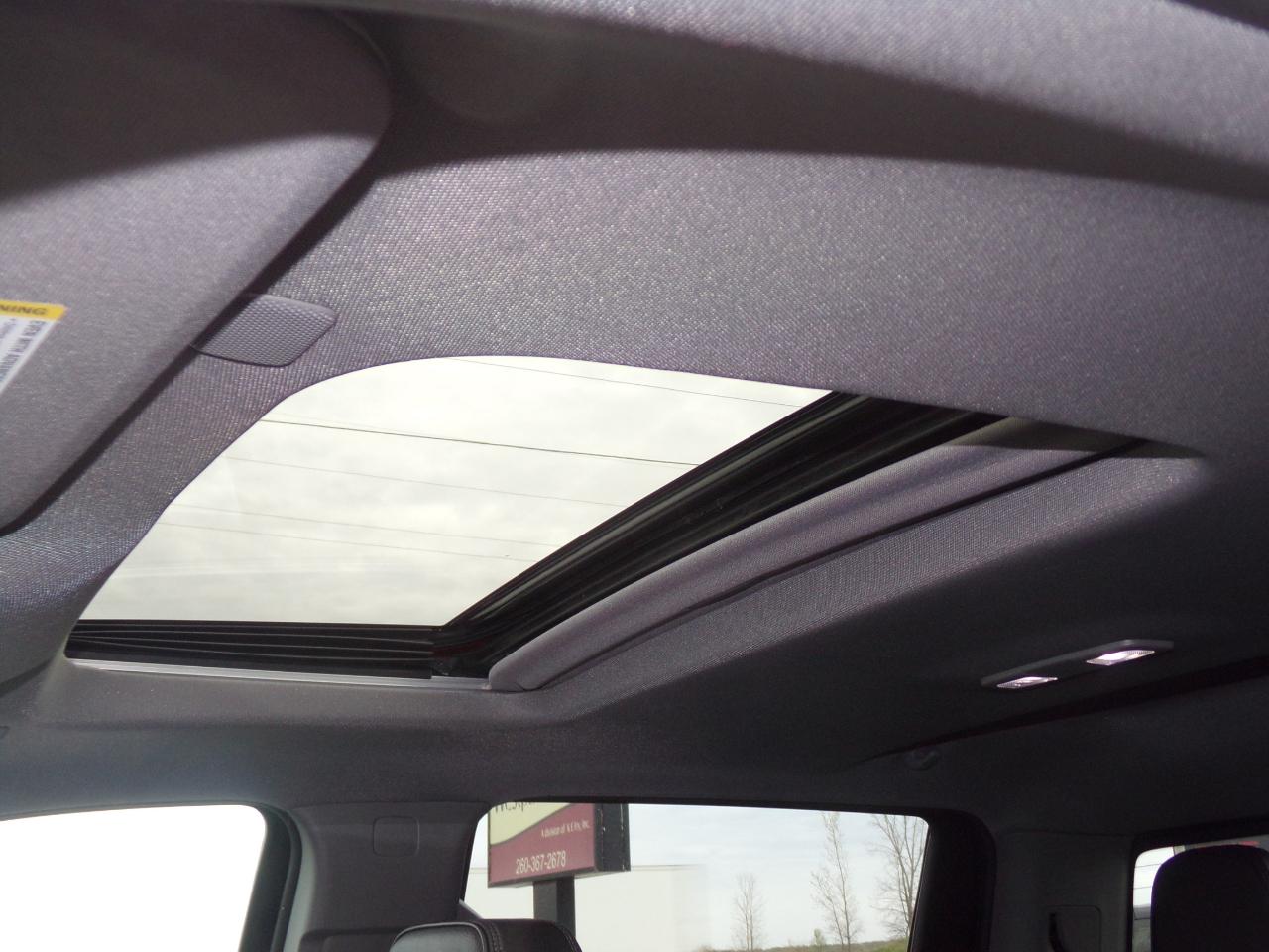 GMC Sierra 1500 4WD Crew Cab 147" Denali 2024