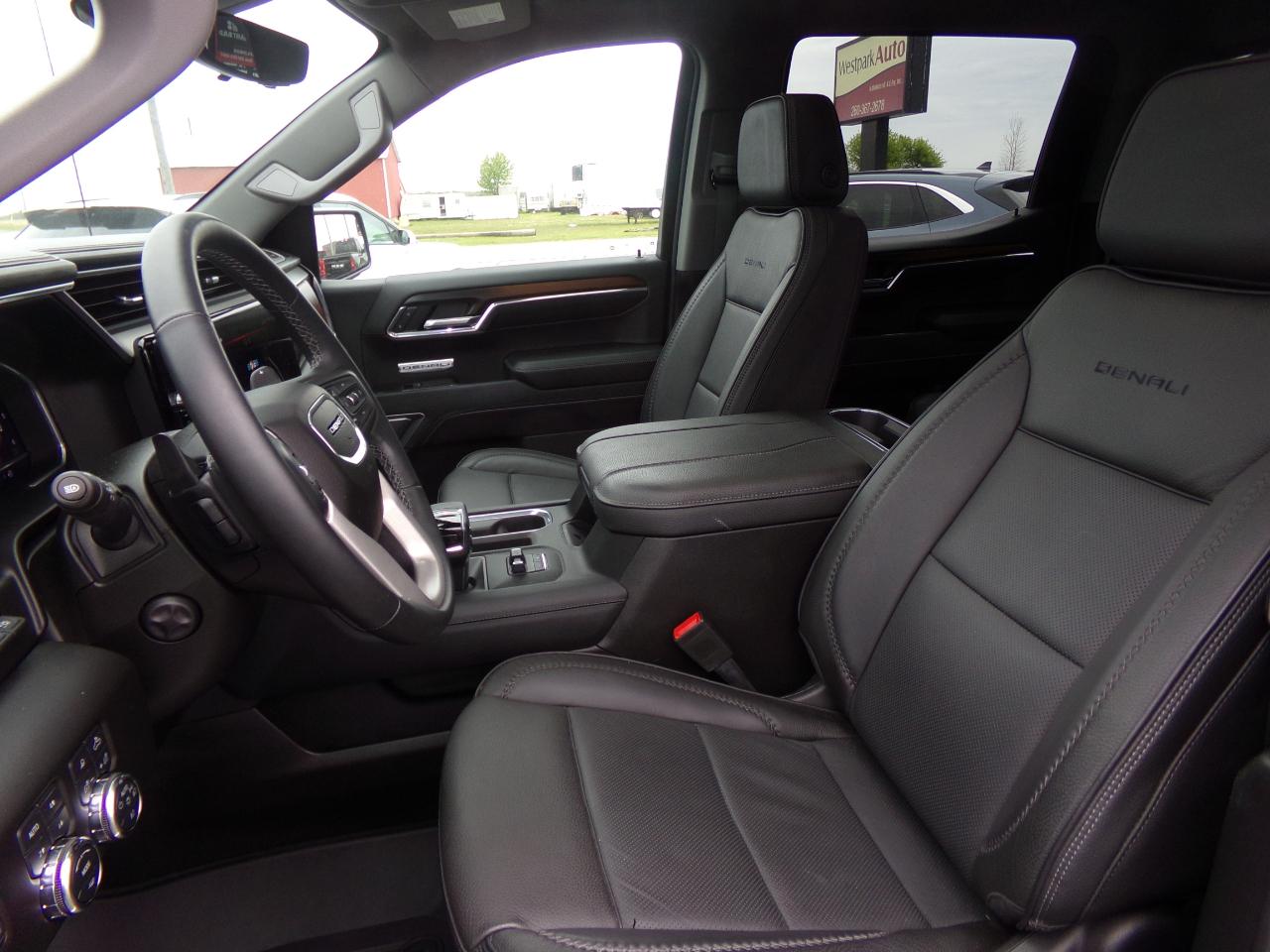 GMC Sierra 1500 4WD Crew Cab 147" Denali 2024