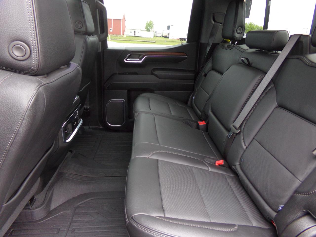 GMC Sierra 1500 4WD Crew Cab 147" Denali 2024