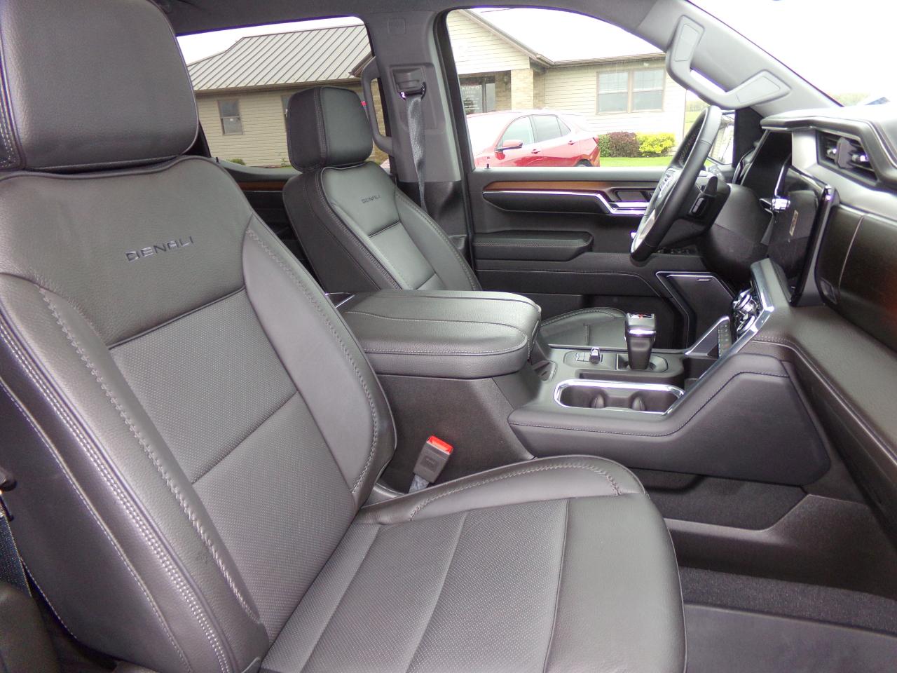 GMC Sierra 1500 4WD Crew Cab 147" Denali 2024
