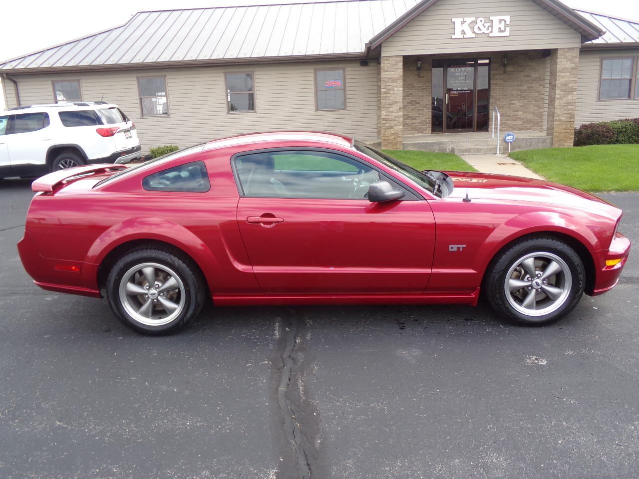 Ford Mustang 2dr Cpe GT Deluxe 2005