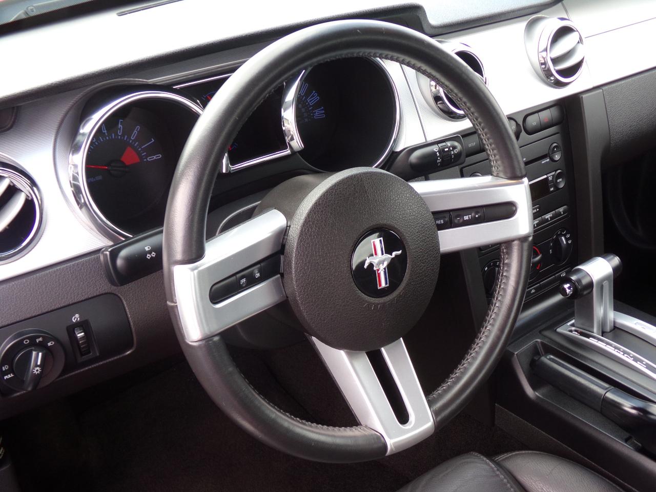 Ford Mustang 2dr Cpe GT Deluxe 2005