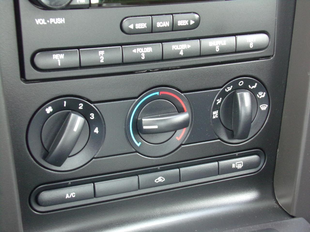 Ford Mustang 2dr Cpe GT Deluxe 2005