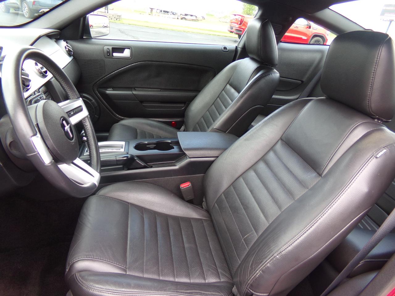 Ford Mustang 2dr Cpe GT Deluxe 2005