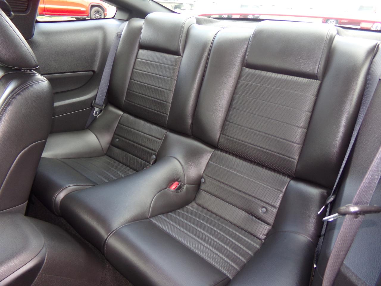 Ford Mustang 2dr Cpe GT Deluxe 2005