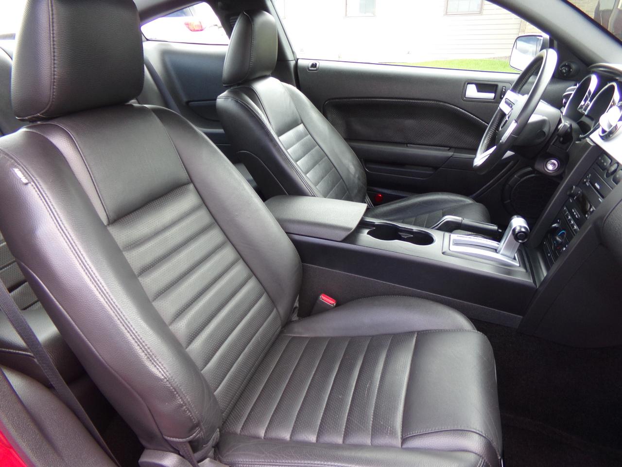 Ford Mustang 2dr Cpe GT Deluxe 2005