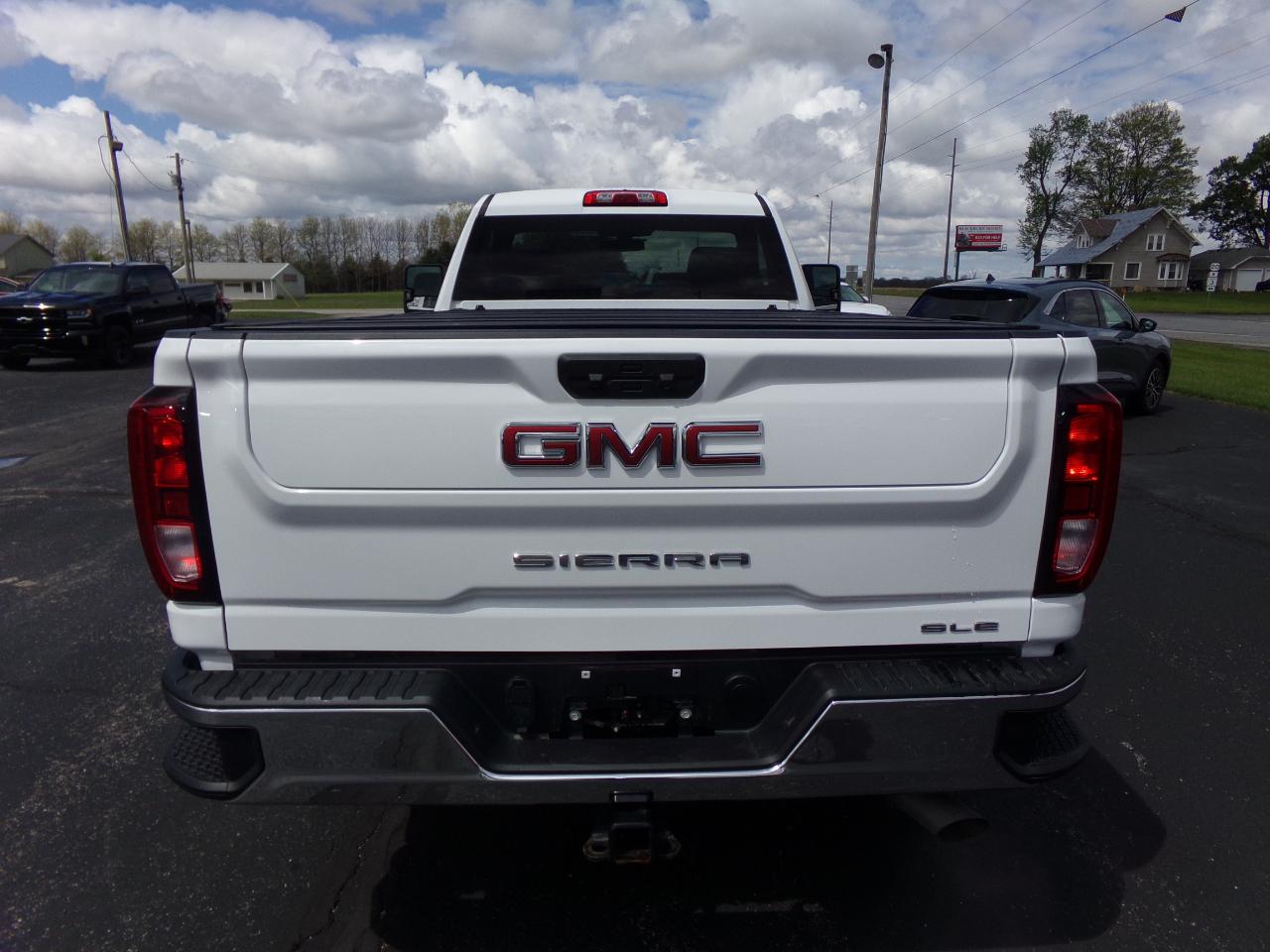 GMC Sierra 2500HD 4WD Reg Cab 142" SLE 2022
