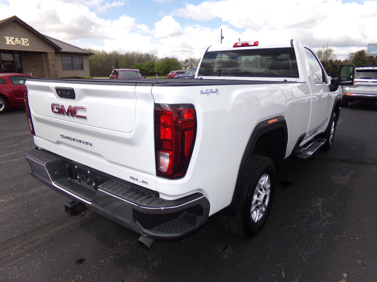 GMC Sierra 2500HD 4WD Reg Cab 142" SLE 2022