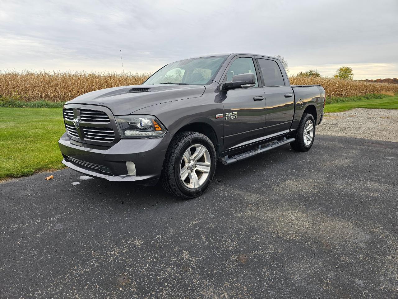 RAM 1500 4WD Crew Cab 140.5" Sport 2016