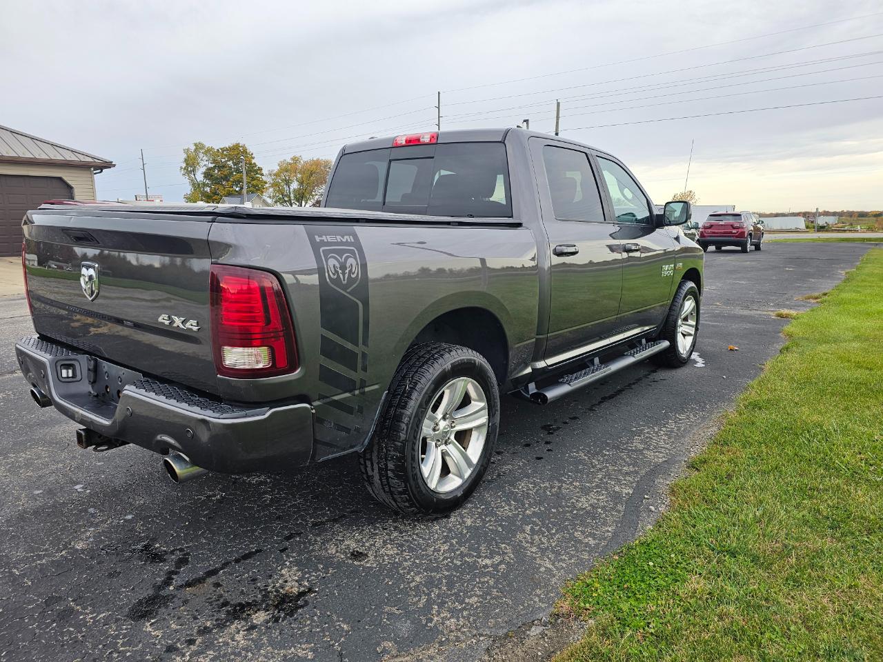RAM 1500 4WD Crew Cab 140.5" Sport 2016