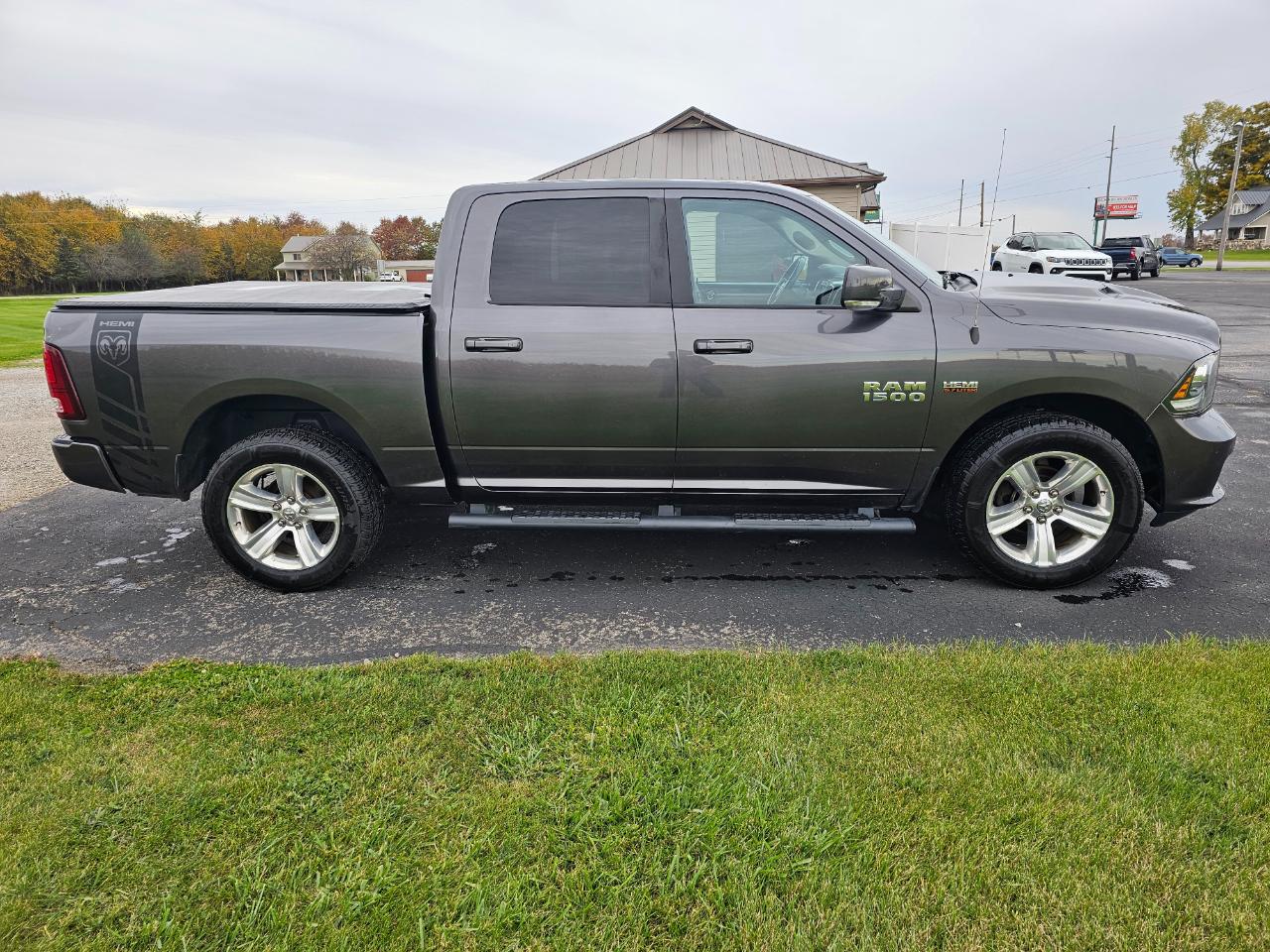 RAM 1500 4WD Crew Cab 140.5" Sport 2016