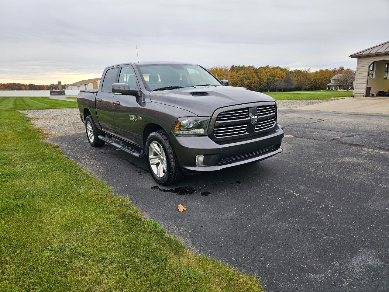 RAM 1500 4WD Crew Cab 140.5" Sport 2016