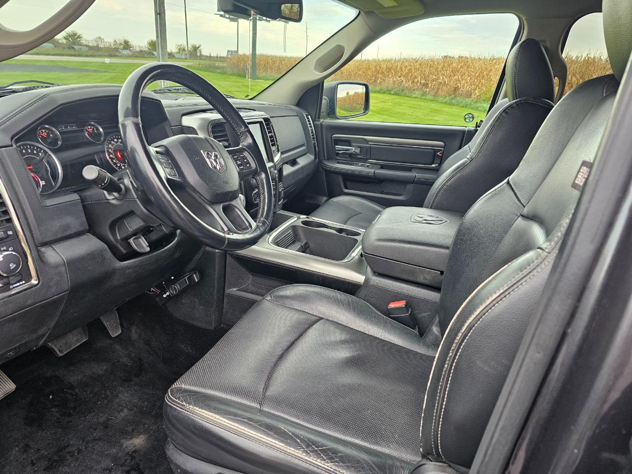 RAM 1500 4WD Crew Cab 140.5" Sport 2016
