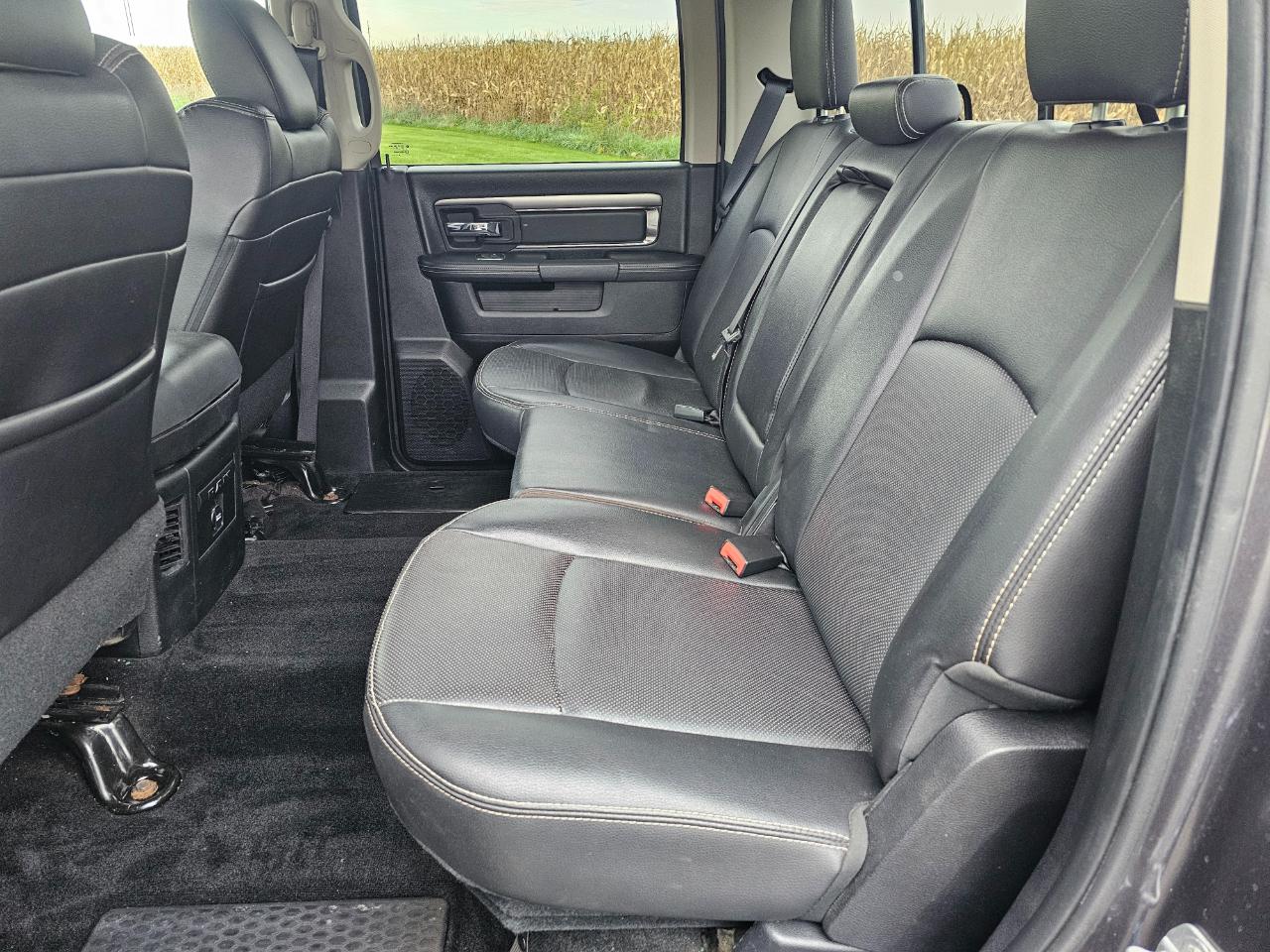 RAM 1500 4WD Crew Cab 140.5" Sport 2016