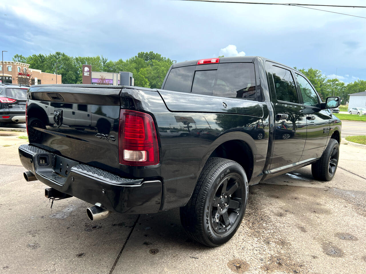 RAM 1500 4WD Crew Cab 140.5" Sport 2016 RAM 1500 4WD Crew Cab 140.5" Sport 2016