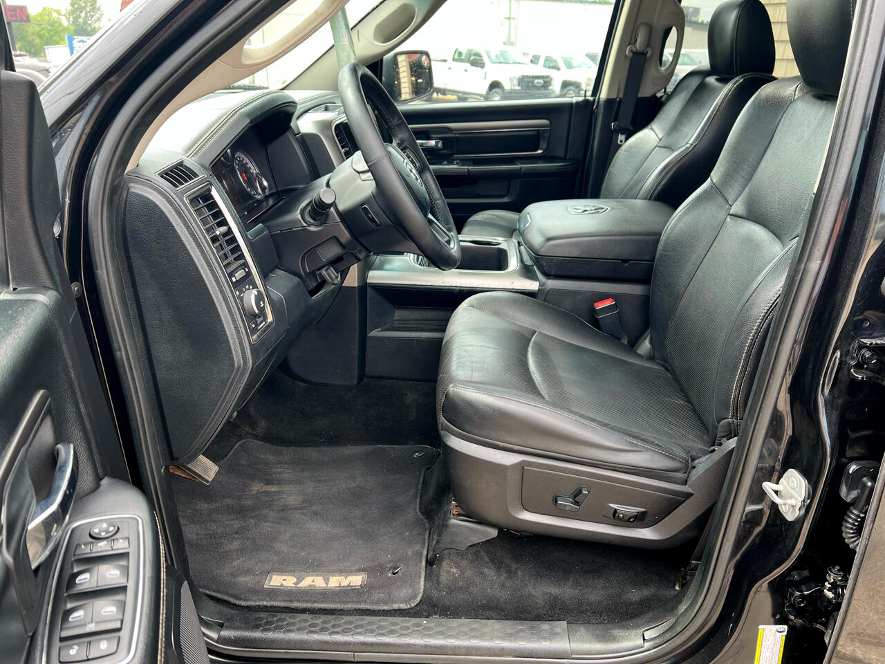 RAM 1500 4WD Crew Cab 140.5" Sport 2016 RAM 1500 4WD Crew Cab 140.5" Sport 2016