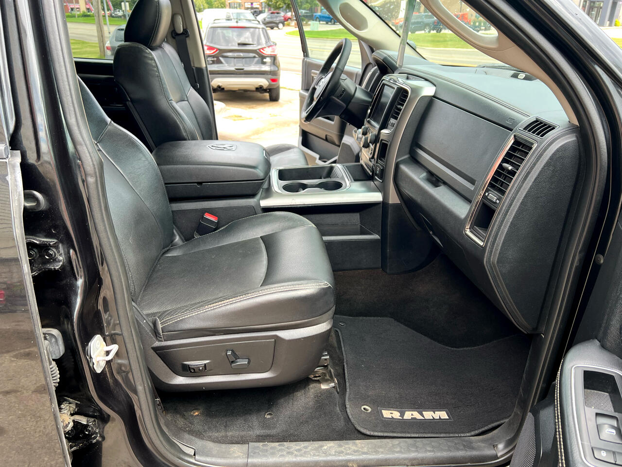 RAM 1500 4WD Crew Cab 140.5" Sport 2016 RAM 1500 4WD Crew Cab 140.5" Sport 2016