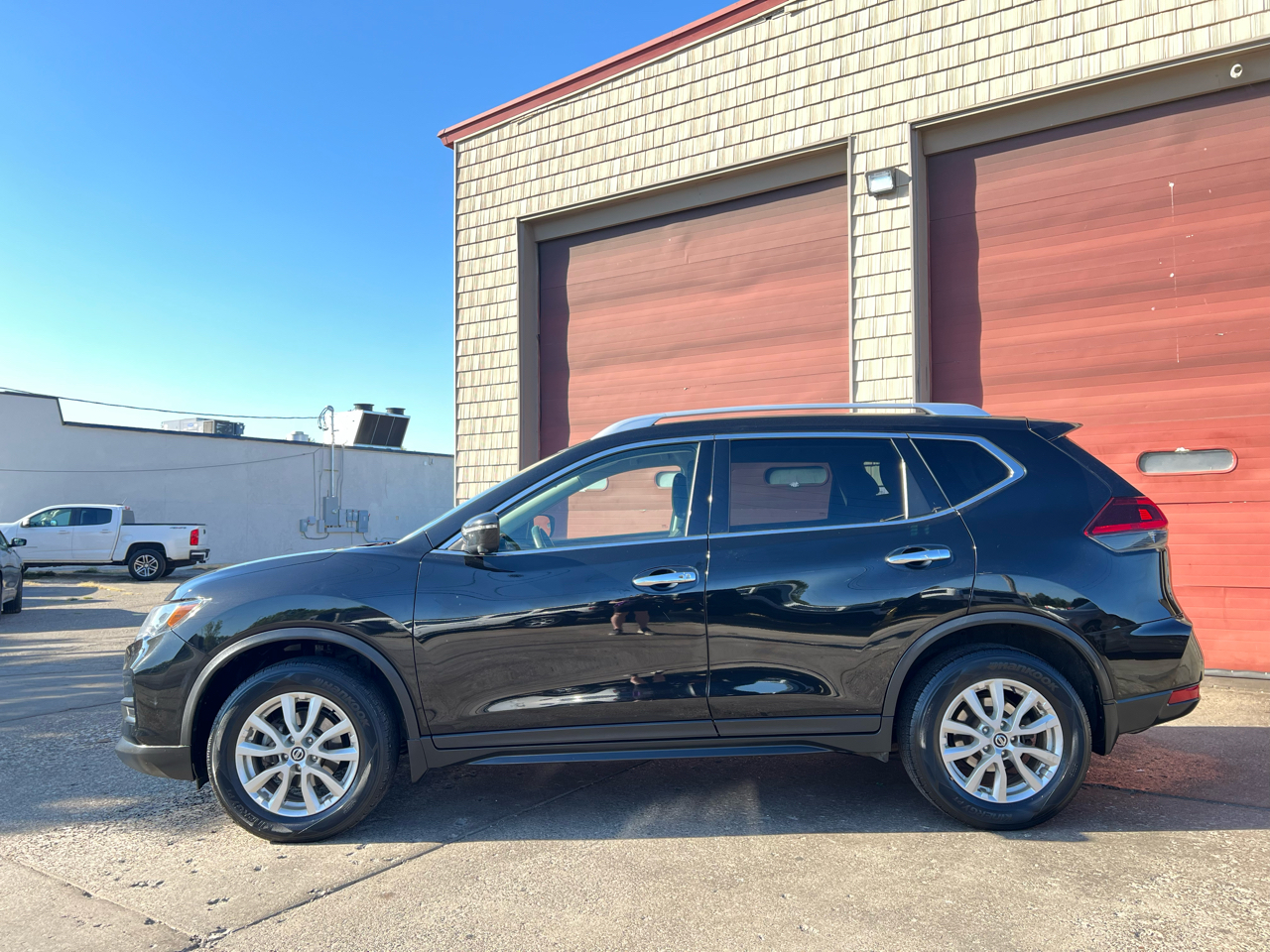 2018 Nissan Rogue AWD SV photo 2