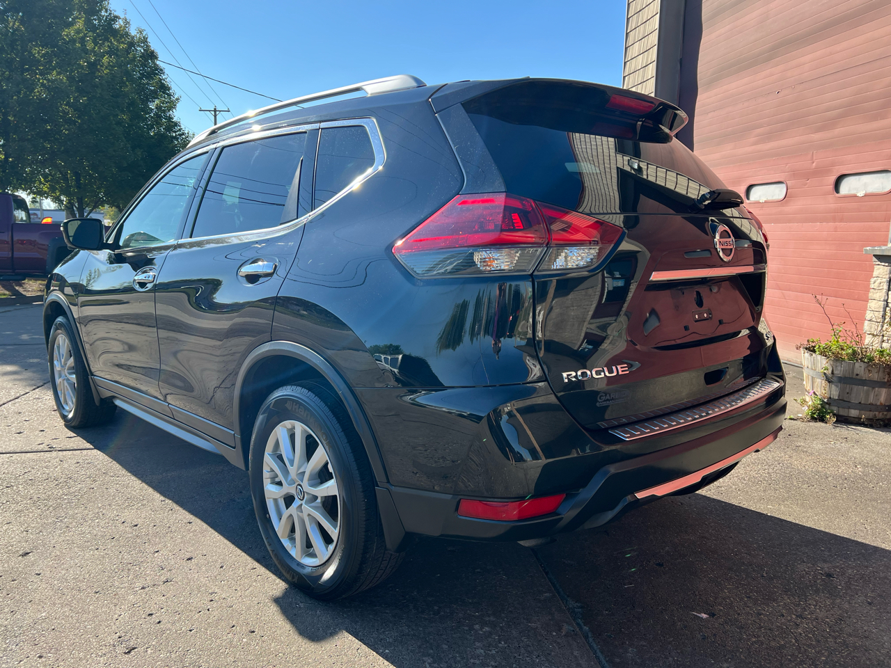 2018 Nissan Rogue AWD SV photo 3