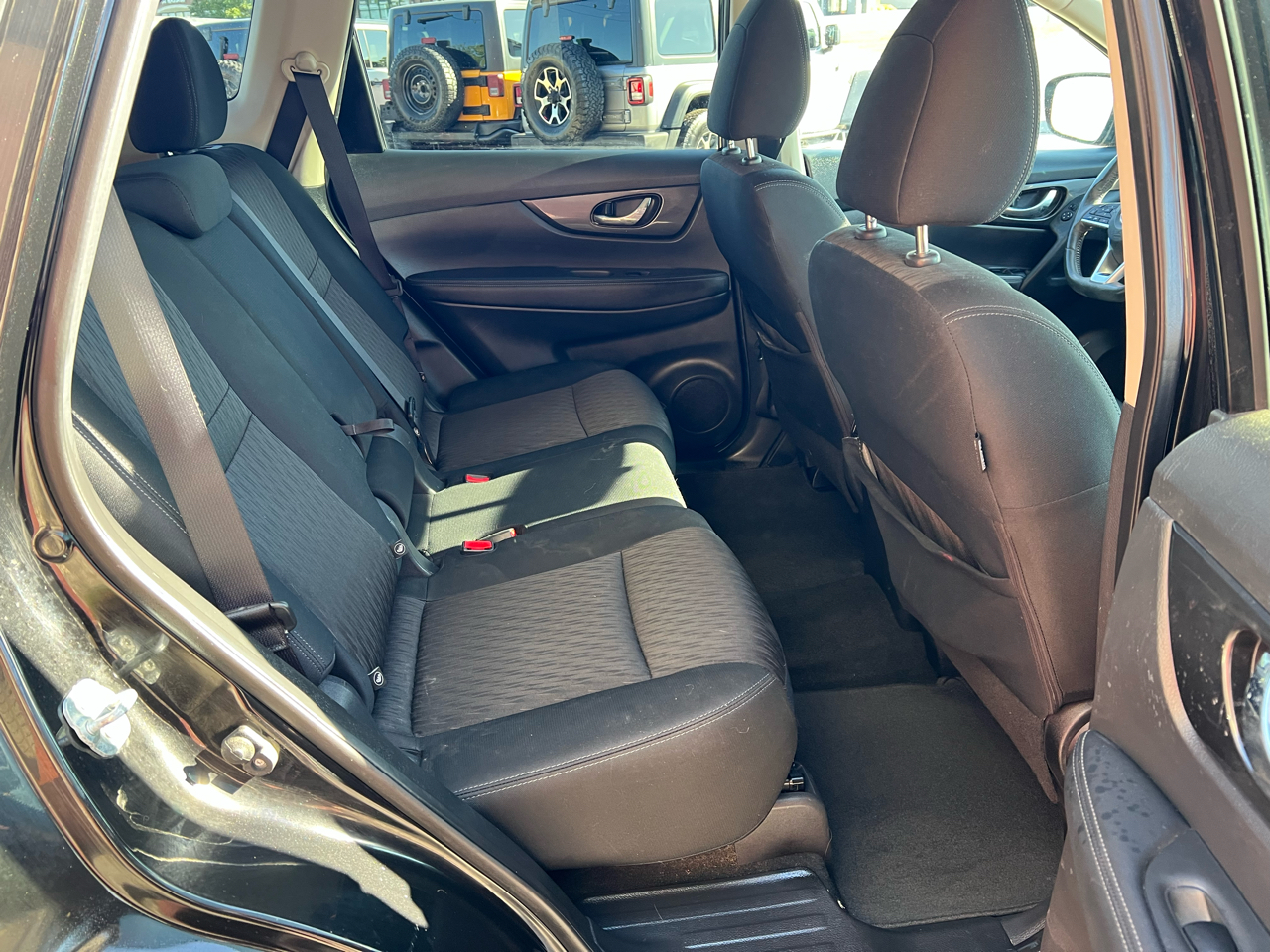 2018 Nissan Rogue AWD SV photo 12