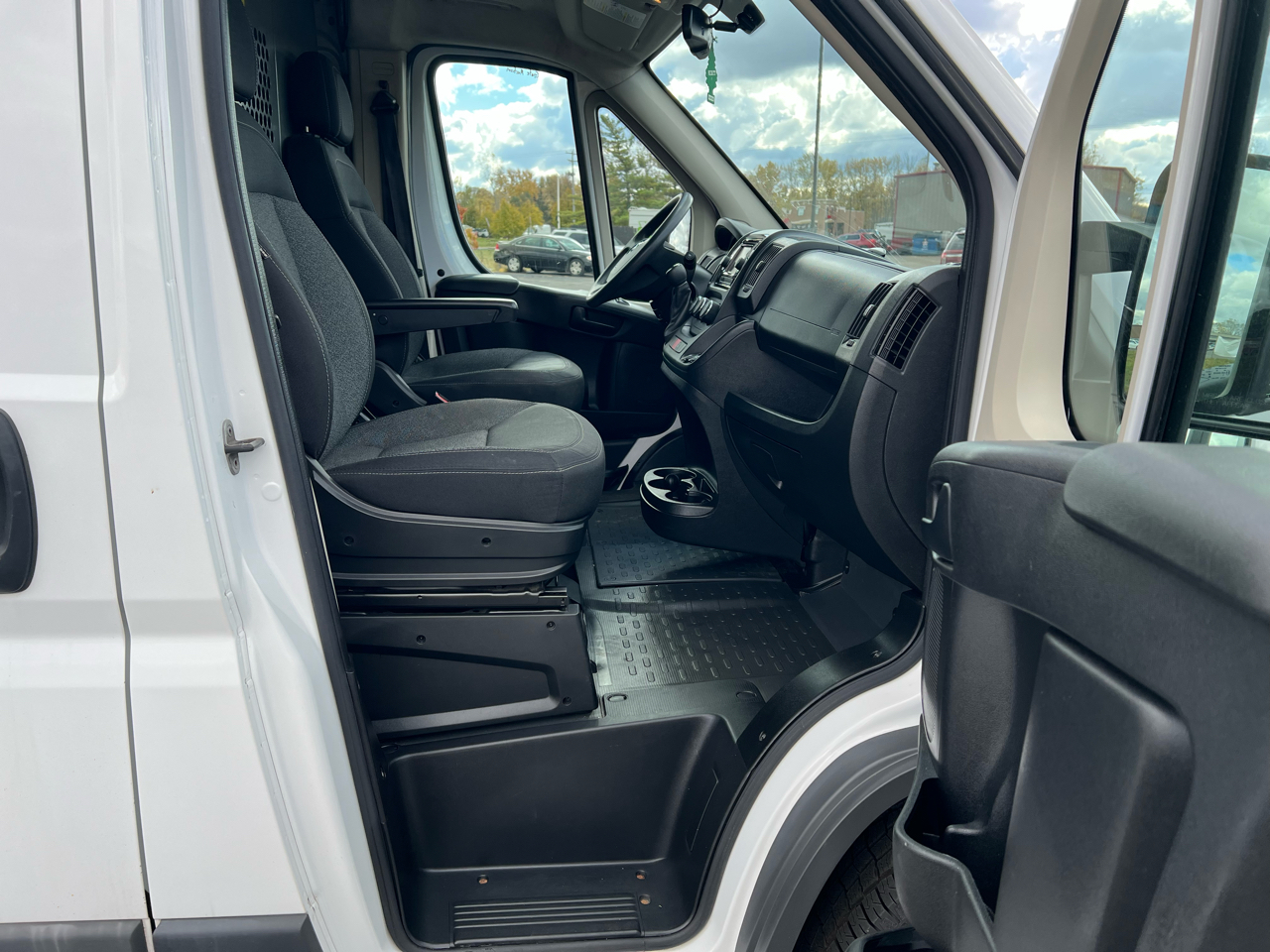 RAM ProMaster Cargo Van 1500 Low Roof 136" WB 2016 RAM ProMaster Cargo Van 1500 Low Roof 136" WB 2016