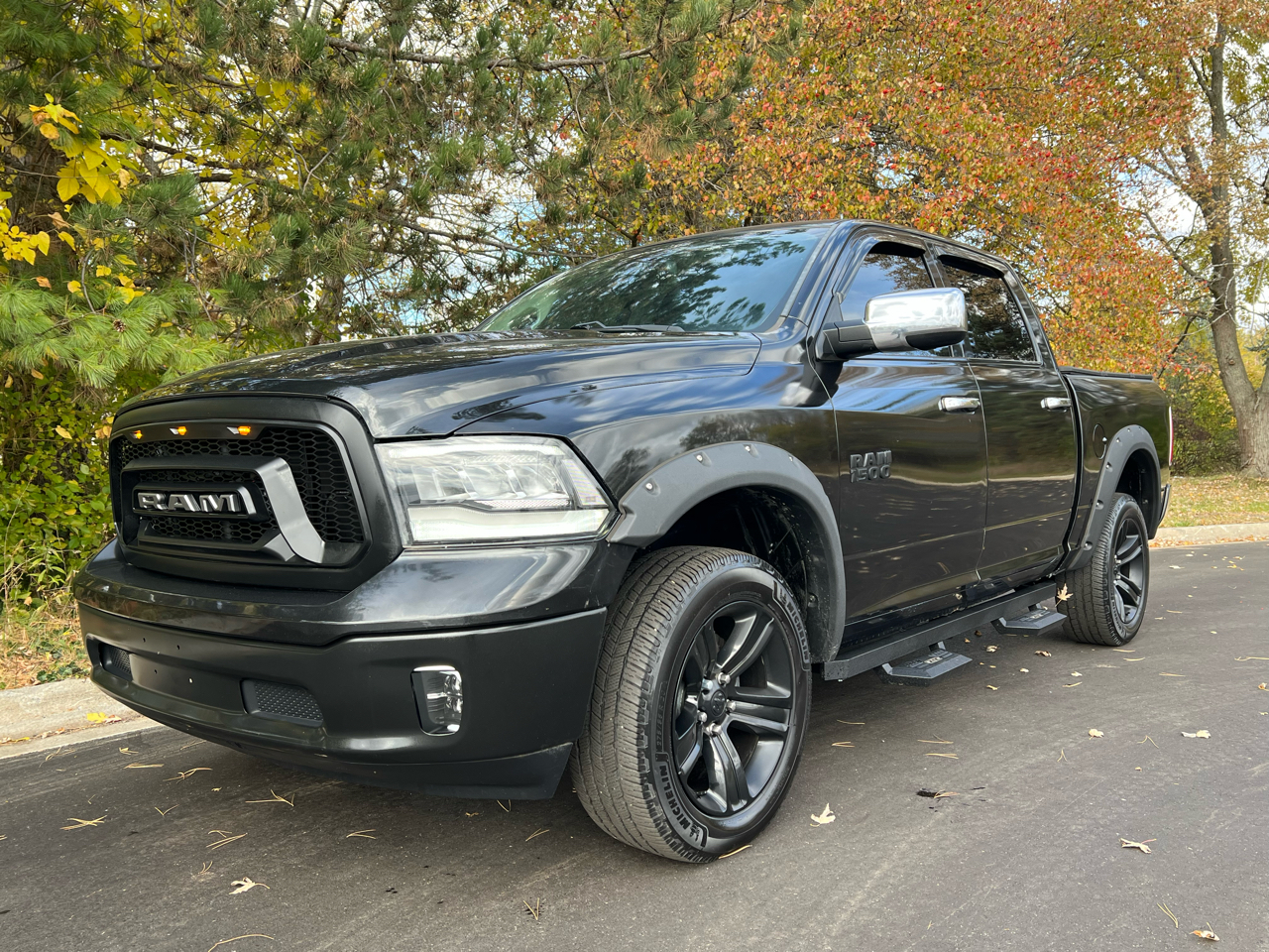 2017 RAM 1500 Laramie 4x4 Crew Cab 5'7" Box