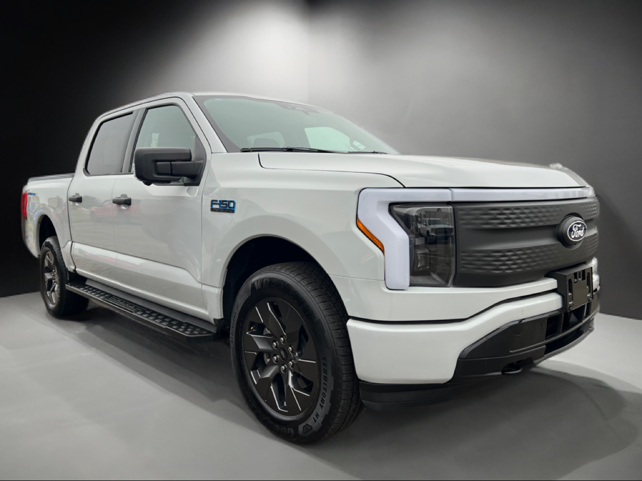 2024 Ford F-150 Lightning XLT 4WD SuperCrew 5.5' Box