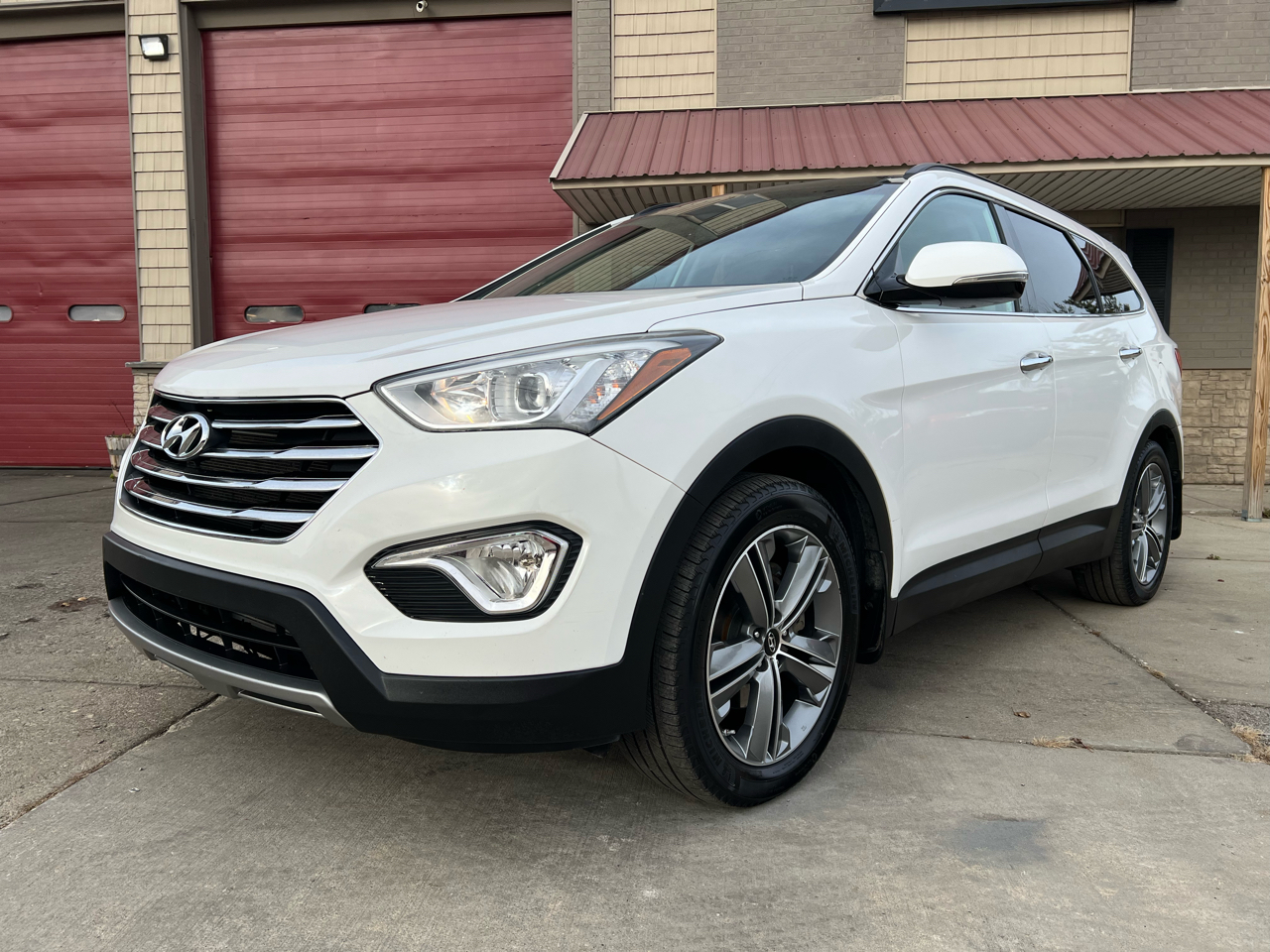 2016 Hyundai Santa Fe SE photo 2