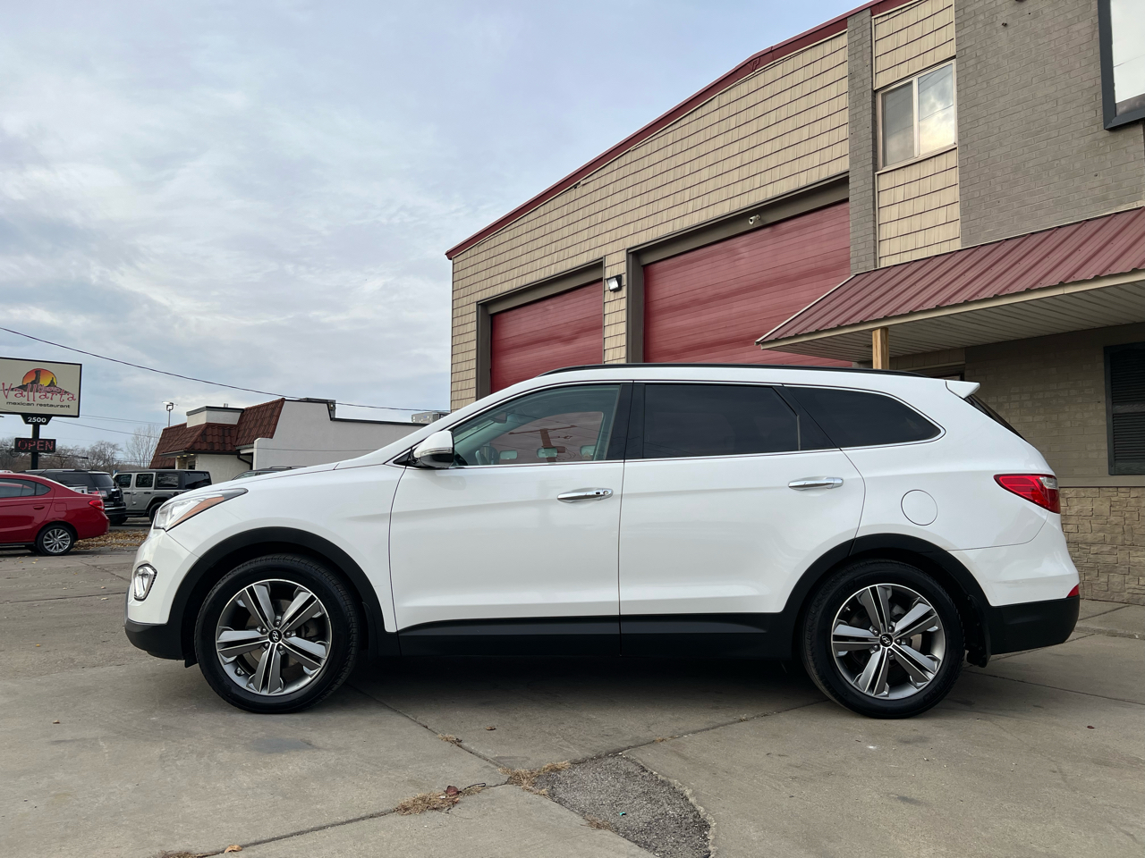 2016 Hyundai Santa Fe SE photo 3